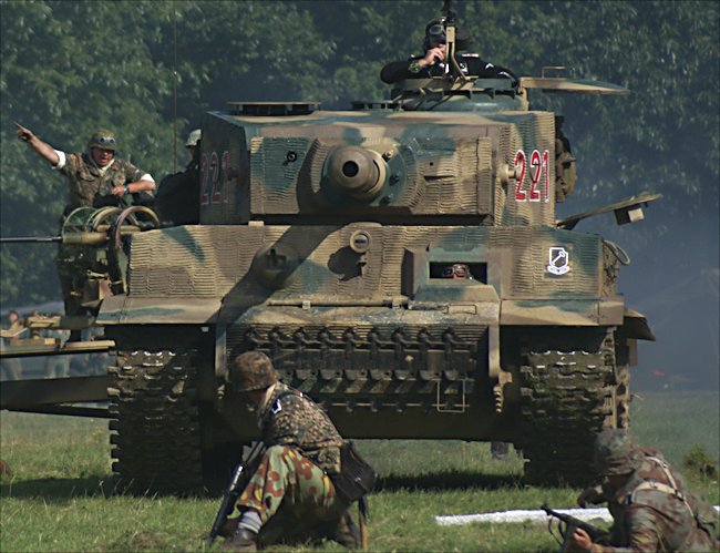 Thank you to Tank-Hunter.com for the above image of the replica Panzerkampfwagen Ausführung VI - Tiger Tank.