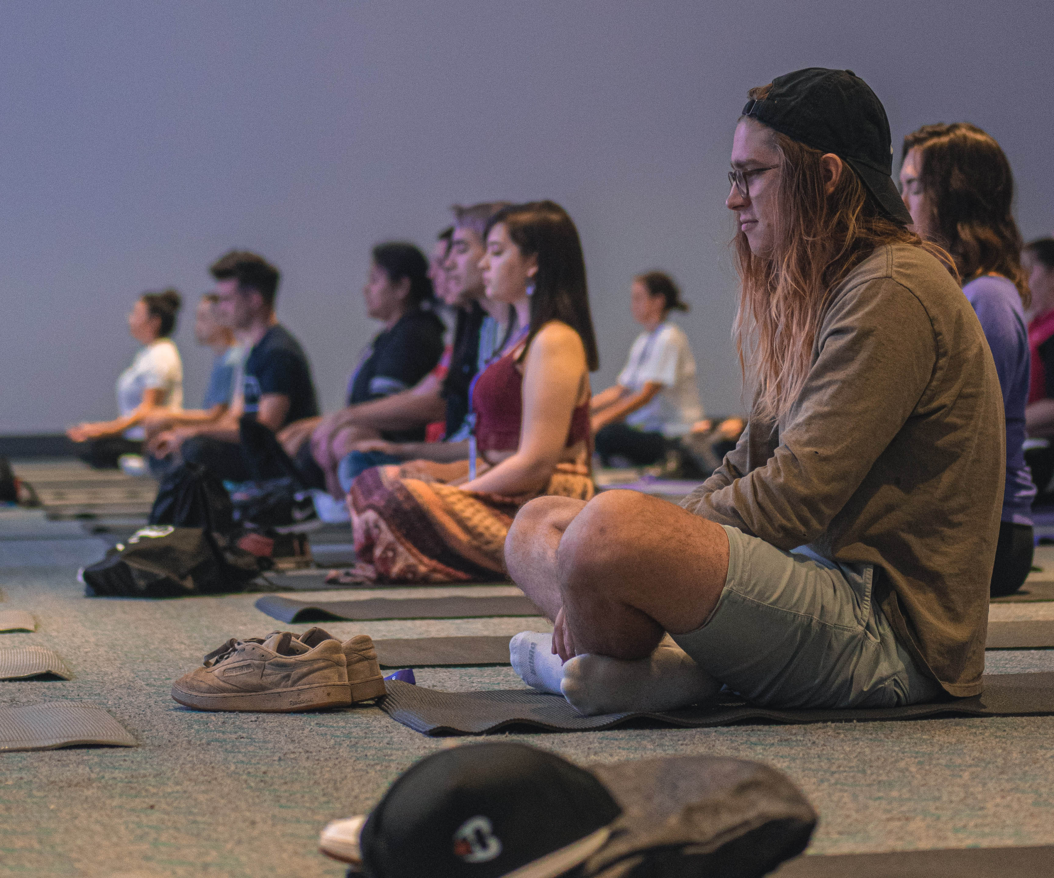 The crowd at TwitchCon's Yoga for Gamers panel